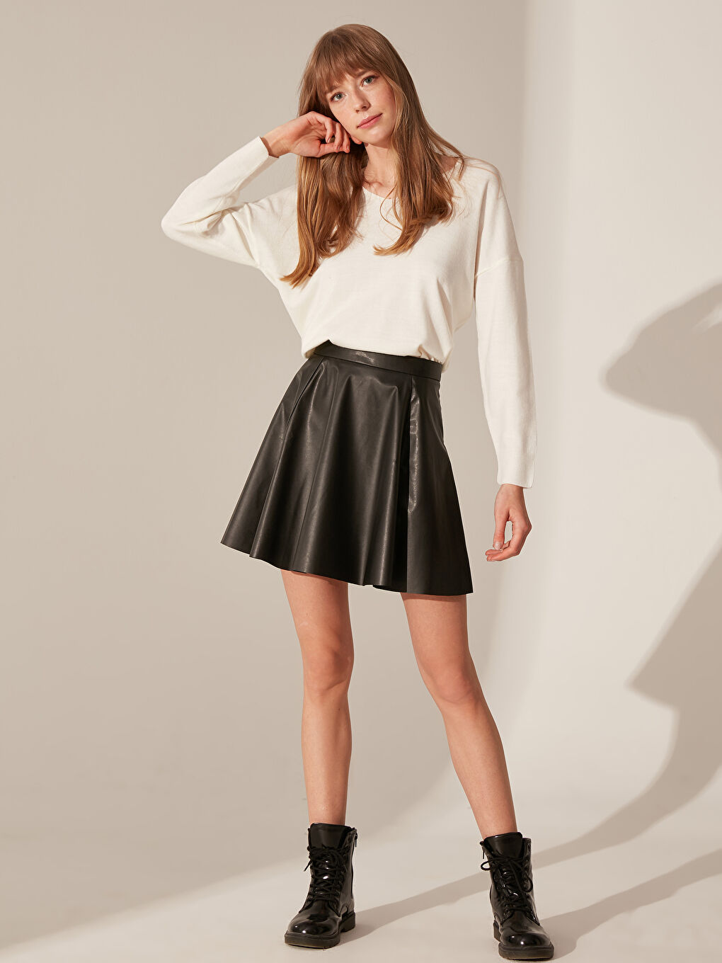 Siyah Rahat Kalıp Kadın Pileli Etek-1