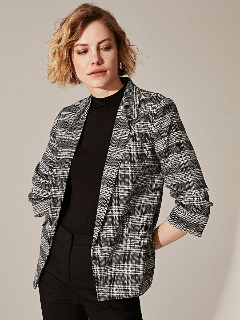 Siyah Uzun Kollu Ekose Kadın Blazer Ceket