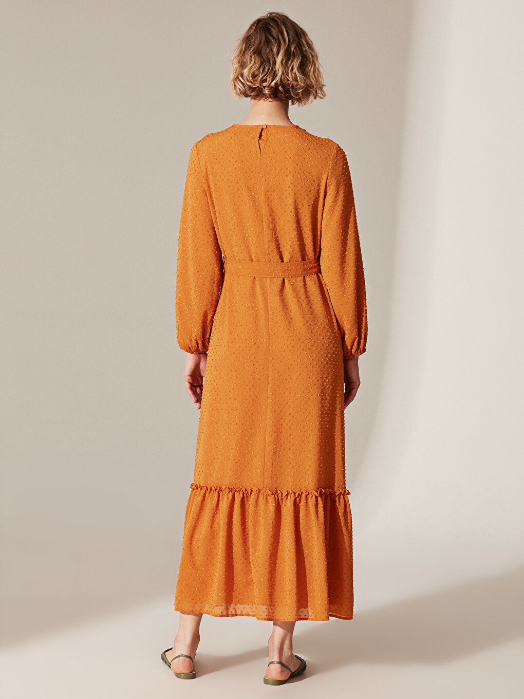 LCW Modest Belted Long Dress with Textured Chiffon Fabric -0SA816Z8-E3D