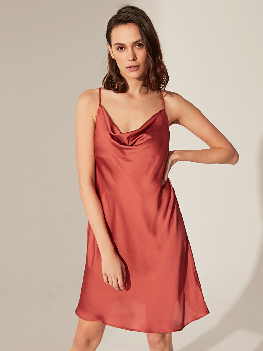 LCW DREAM Strap Satin Women's Fantasy Nightgown -0SB503Z8-H2X