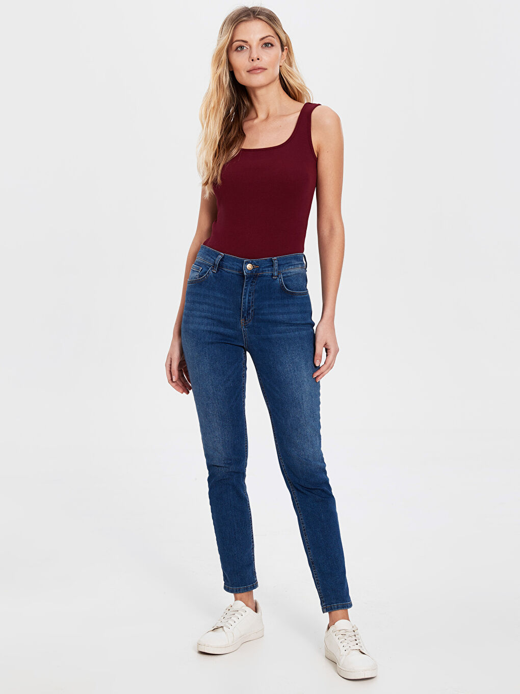 Top majica sa U izrezom i bretelama od češljanog pamuka za žene-2