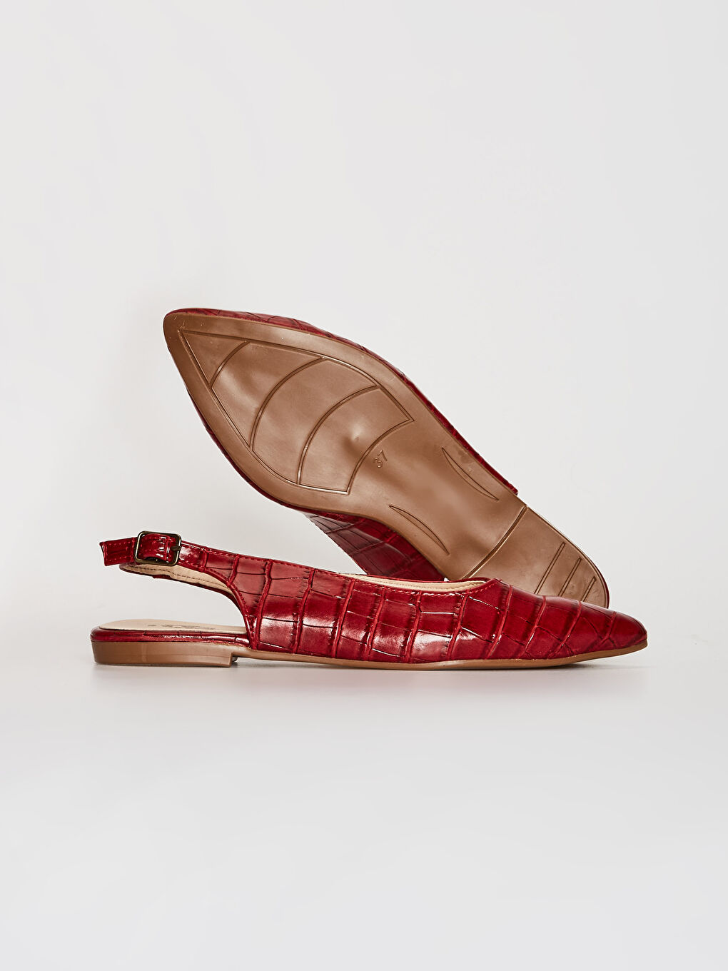 Kırmızı Deri Görünümlü Sivri Burunlu Toka Detaylı Kadın Babet-2