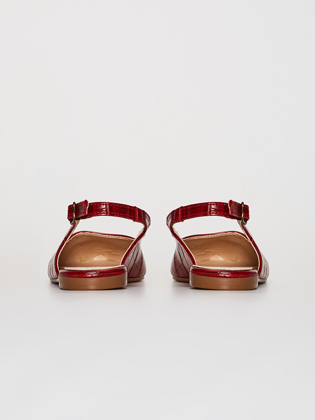 Kırmızı Deri Görünümlü Sivri Burunlu Toka Detaylı Kadın Babet-3