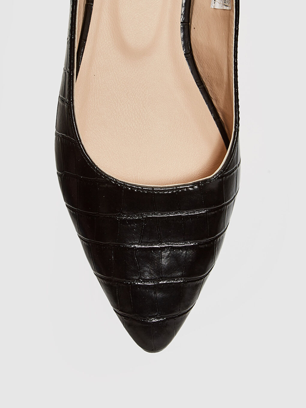 Siyah Deri Görünümlü Sivri Burunlu Toka Detaylı Kadın Babet-4