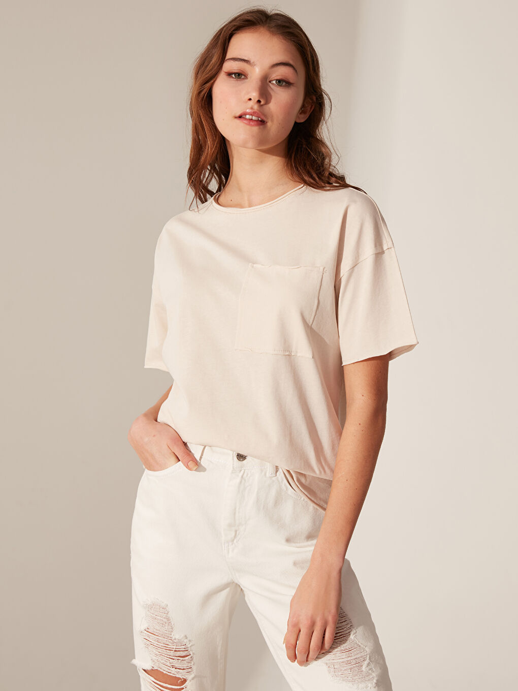 Bej Cepli Pamuklu Kısa Kollu Kadın Salaş Tişört