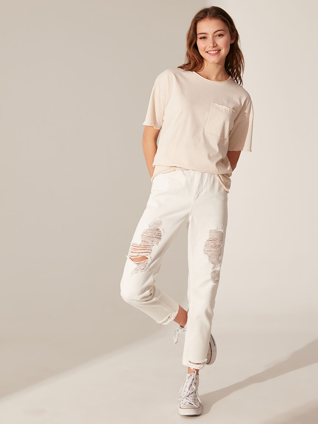 Bej Cepli Pamuklu Kısa Kollu Kadın Salaş Tişört-2