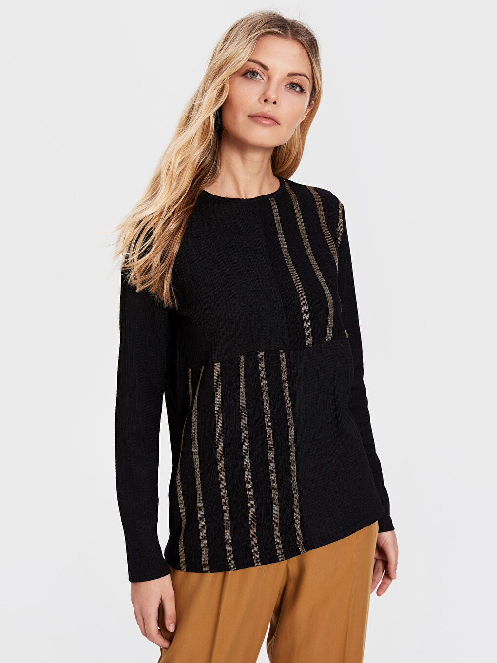 Әйелдерге арналған жолақты ұзын жең футболка