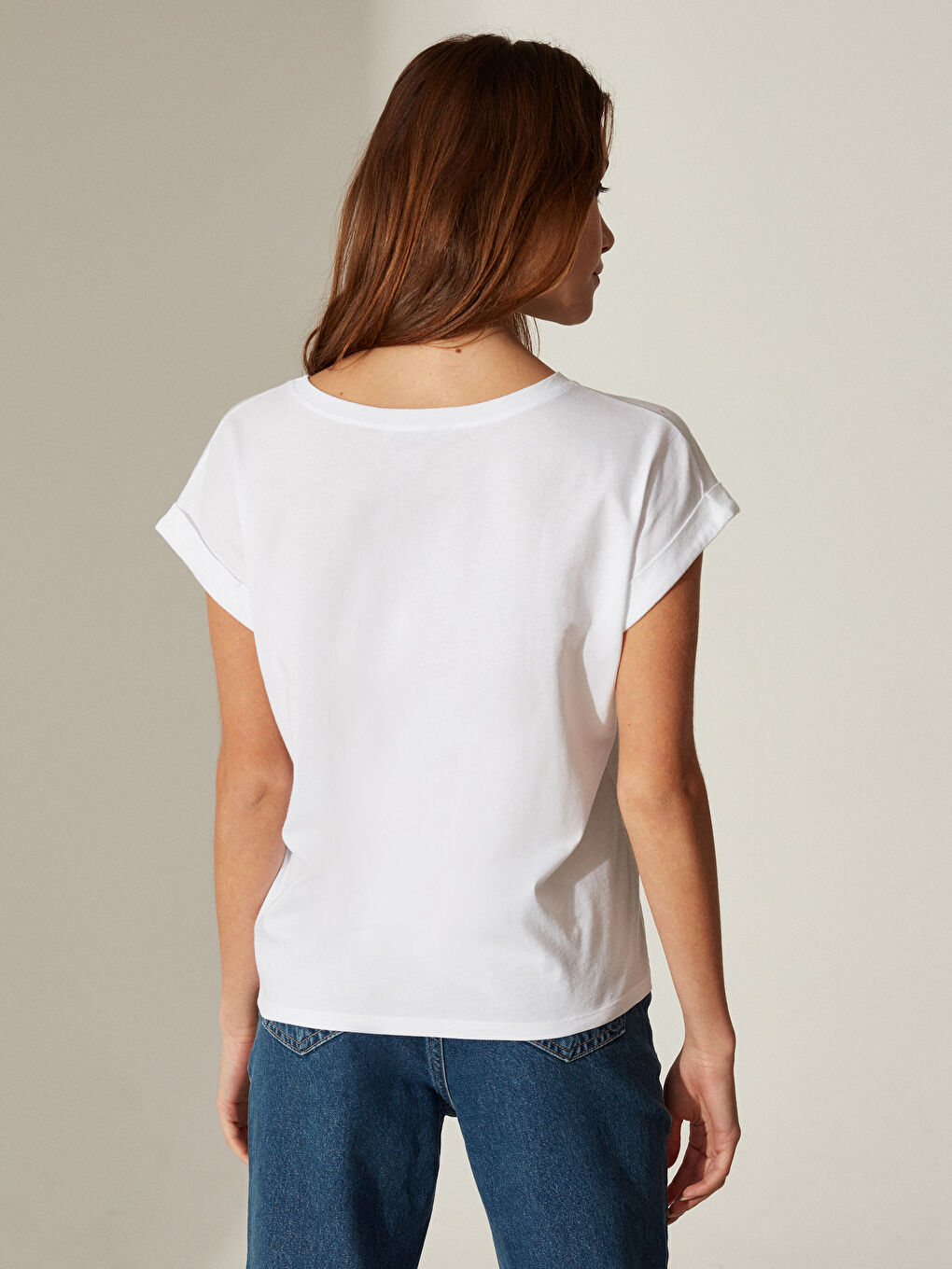 Beyaz Bisiklet Yaka Kısa Kollu Kadın Tişört-4