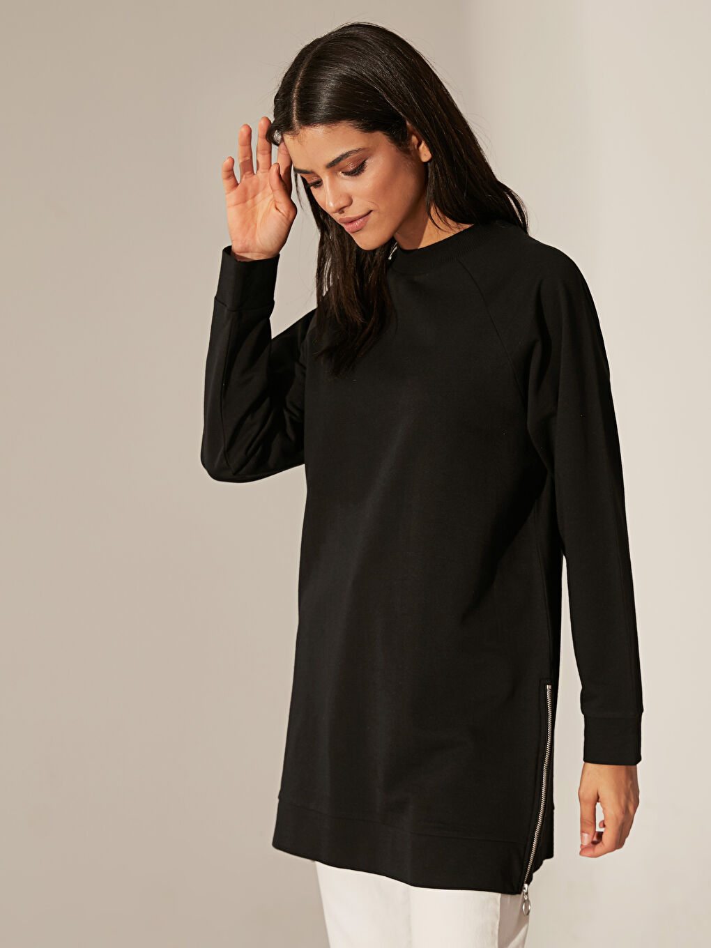 Siyah Fermuar Detaylı Salaş Sweatshirt