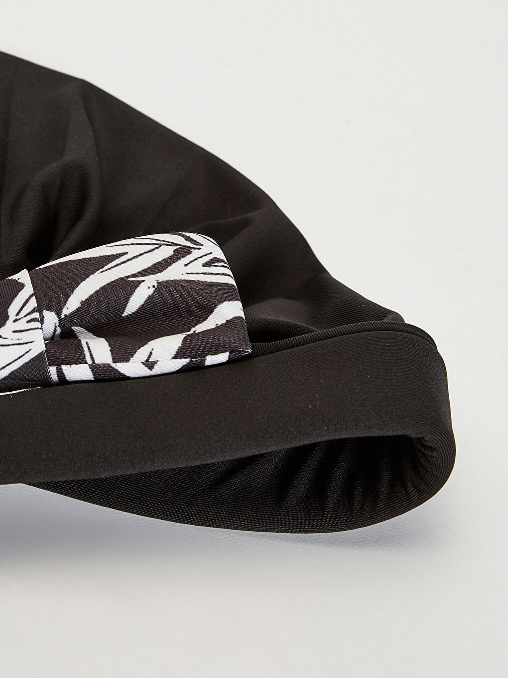 Siyah Tesettür Kadın Yüzme Bonesi-1