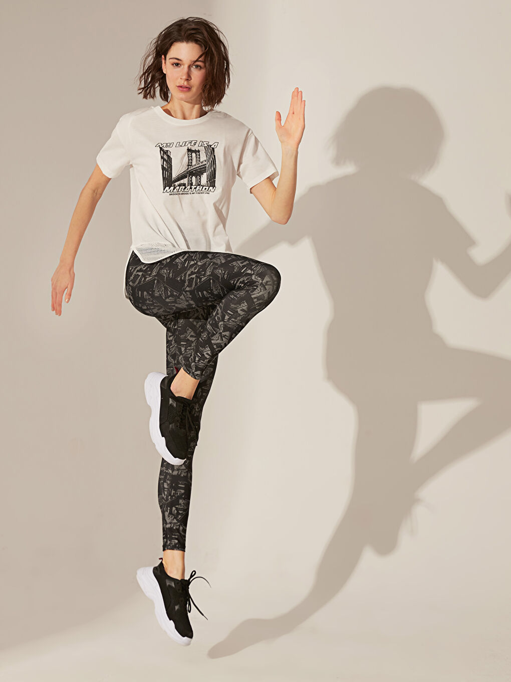 Ekru Bisiklet Yaka Baskılı Kısa Kollu Kadın Tişört-1