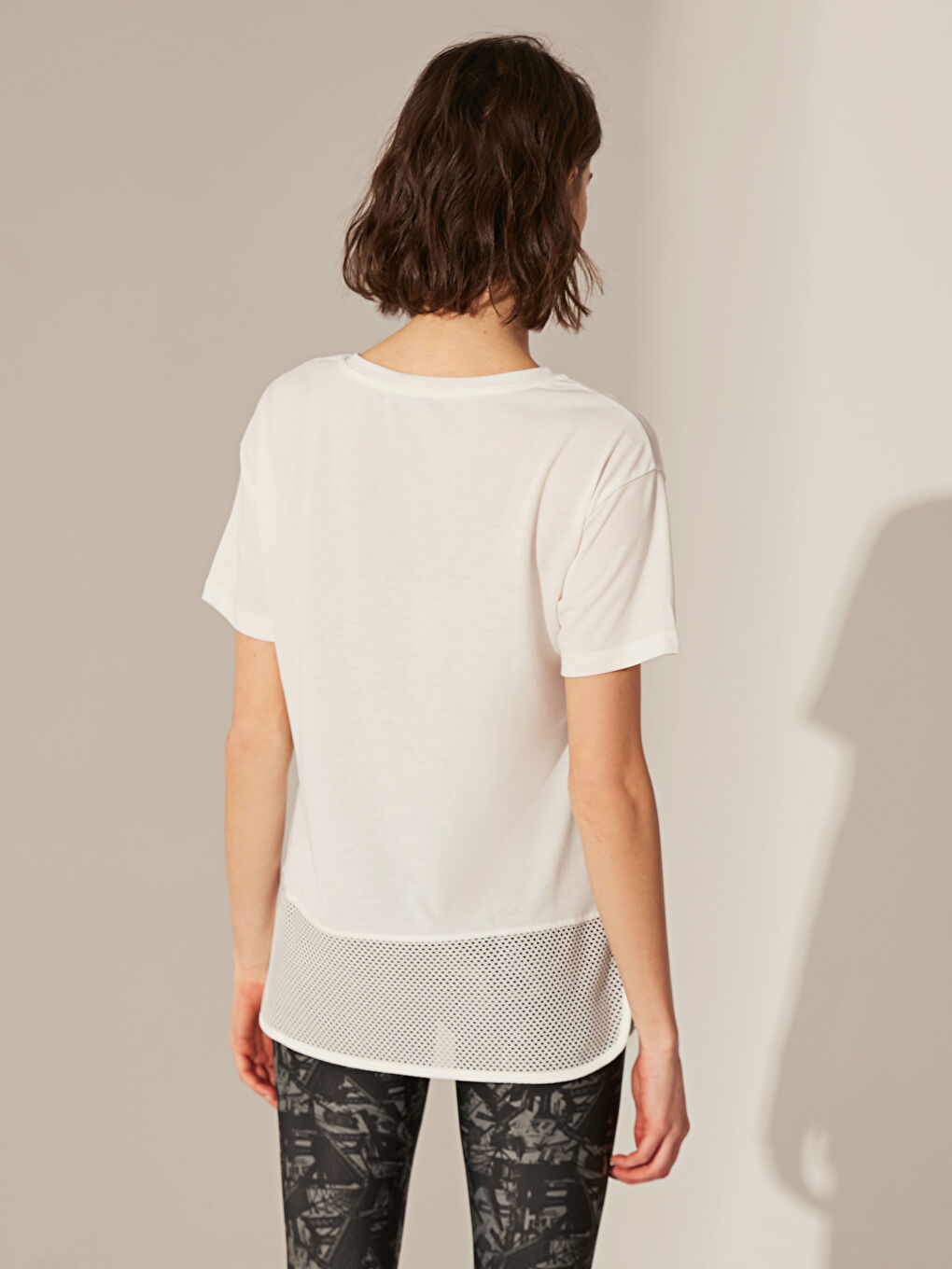 Ekru Bisiklet Yaka Baskılı Kısa Kollu Kadın Tişört-2