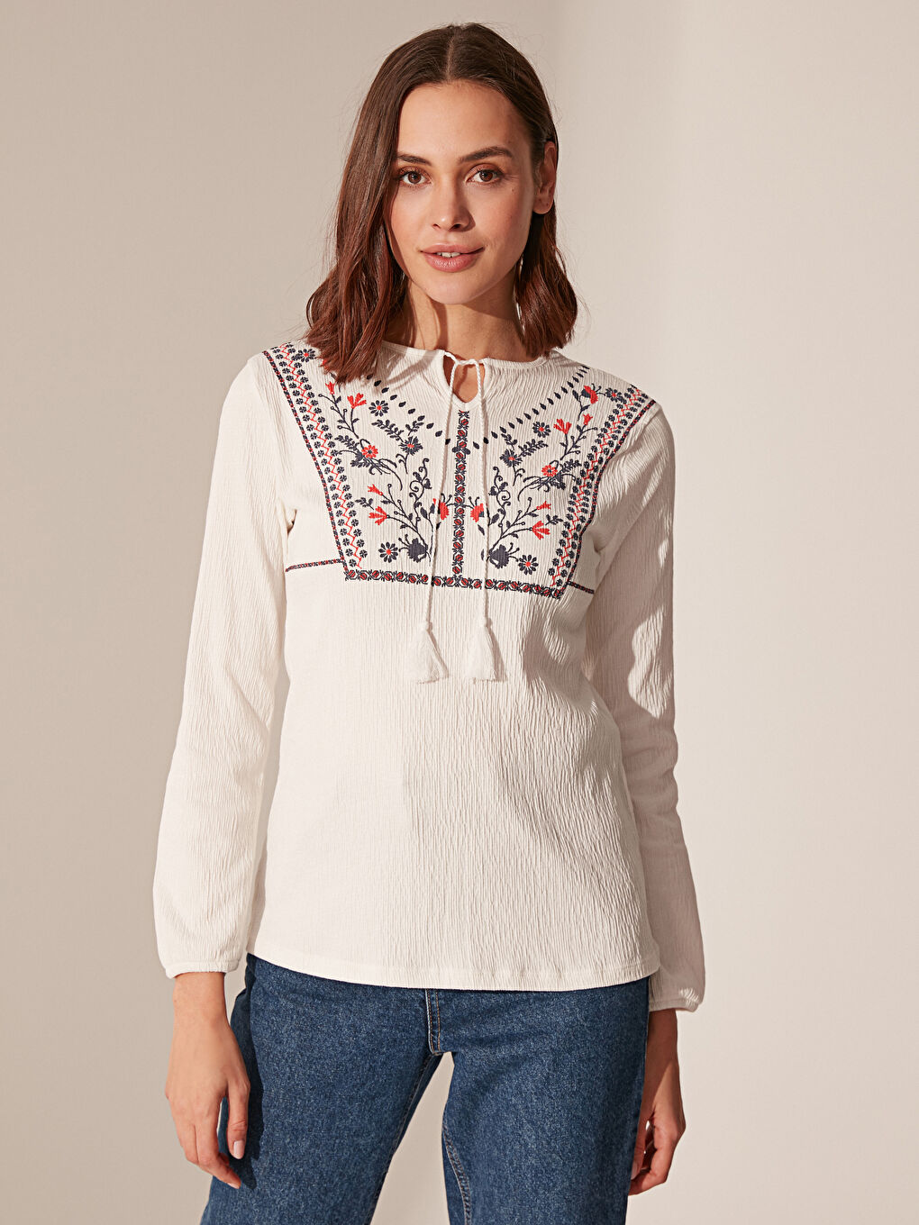 تيشيرت نسائي بأكمام طويلة وياقة مطرزة لركوب الدراجات