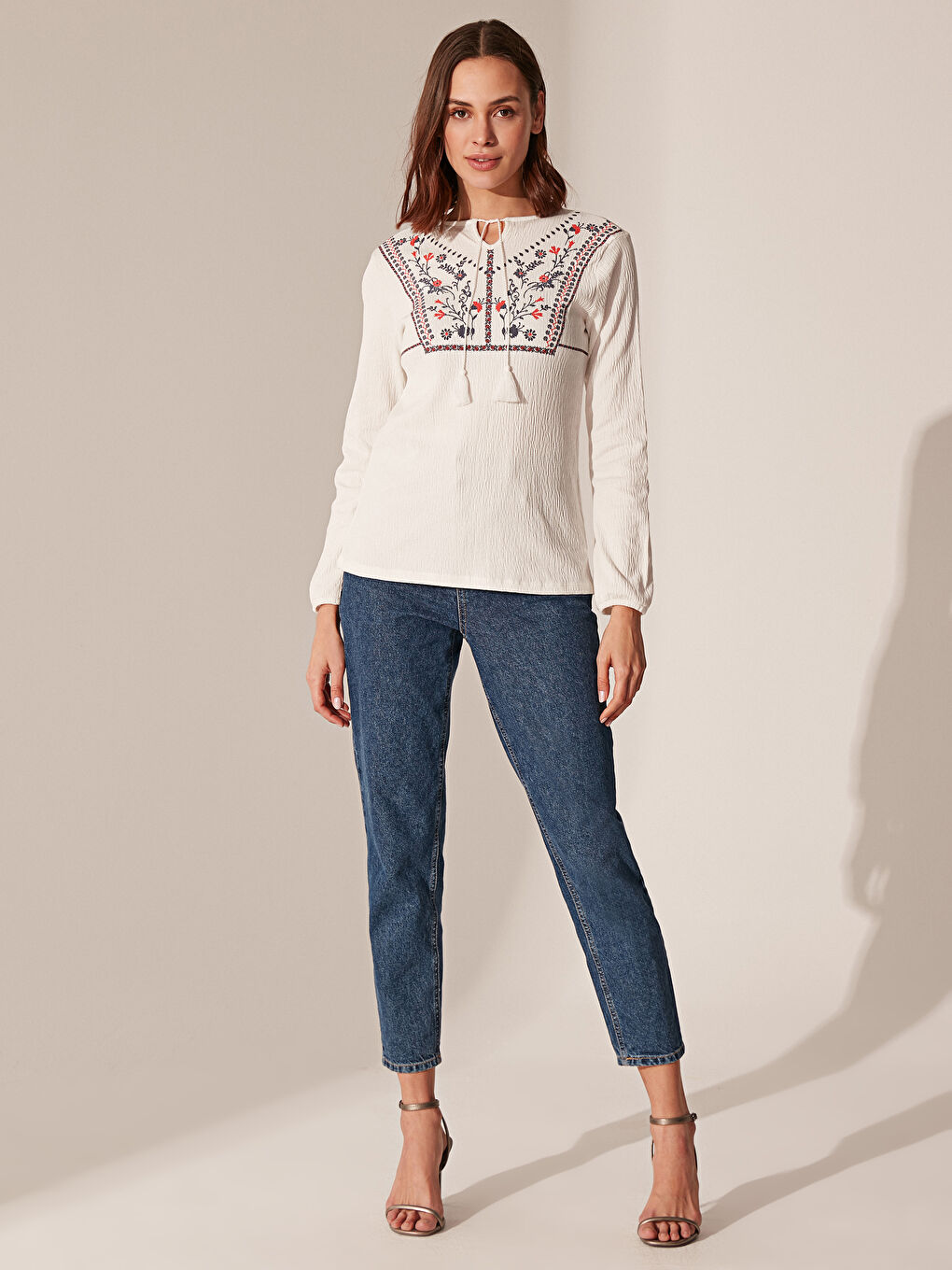 تيشيرت نسائي بأكمام طويلة وياقة مطرزة لركوب الدراجات-3