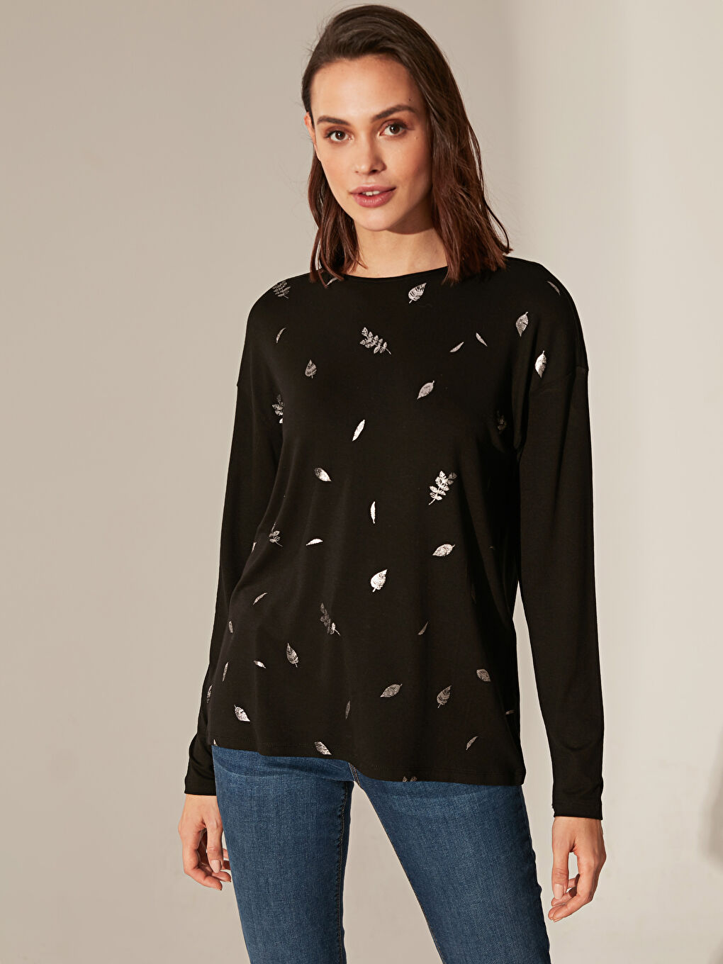 Siyah Bisiklet Yaka Baskılı Uzun Kollu Kadın Tişört