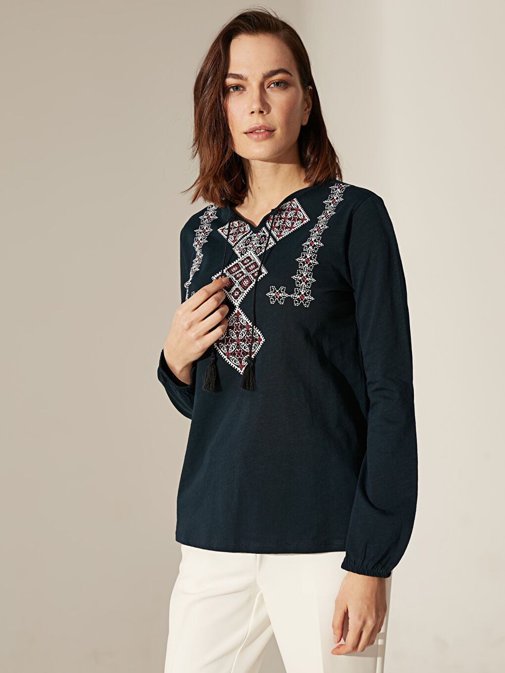 Lacivert Bisiklet Yaka Nakışlı Uzun Kollu Kadın Tişört-2