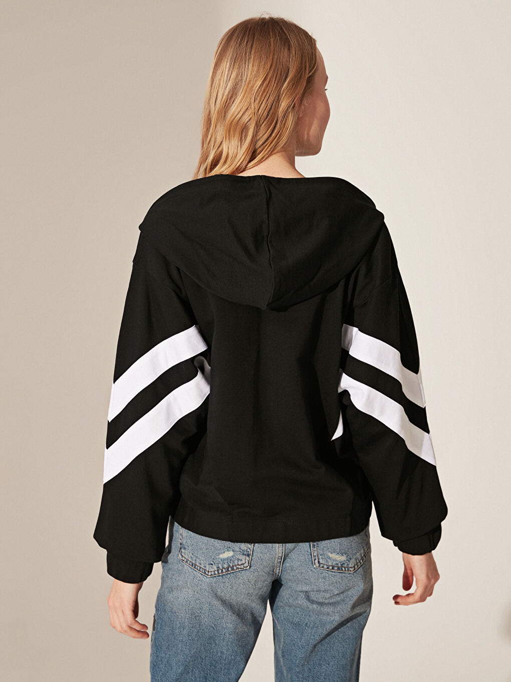 Siyah Kapüşonlu Baskılı Uzun Kollu Kadın Spor Hırka-2