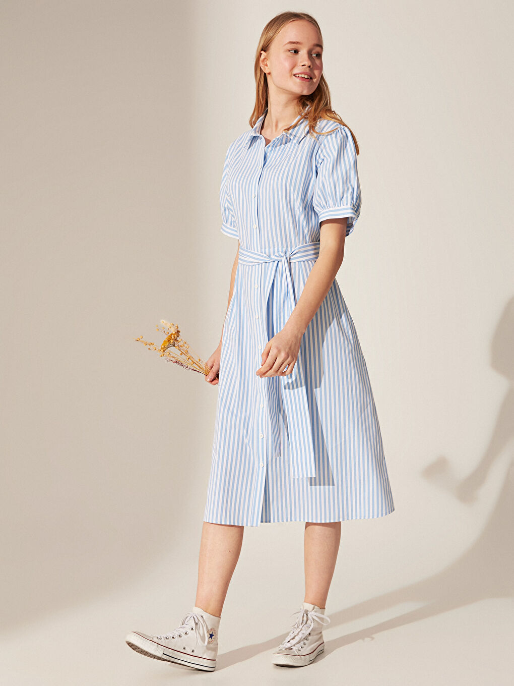 Платье-рубашка женское из поплина стандартного кроя с коротким рукавом