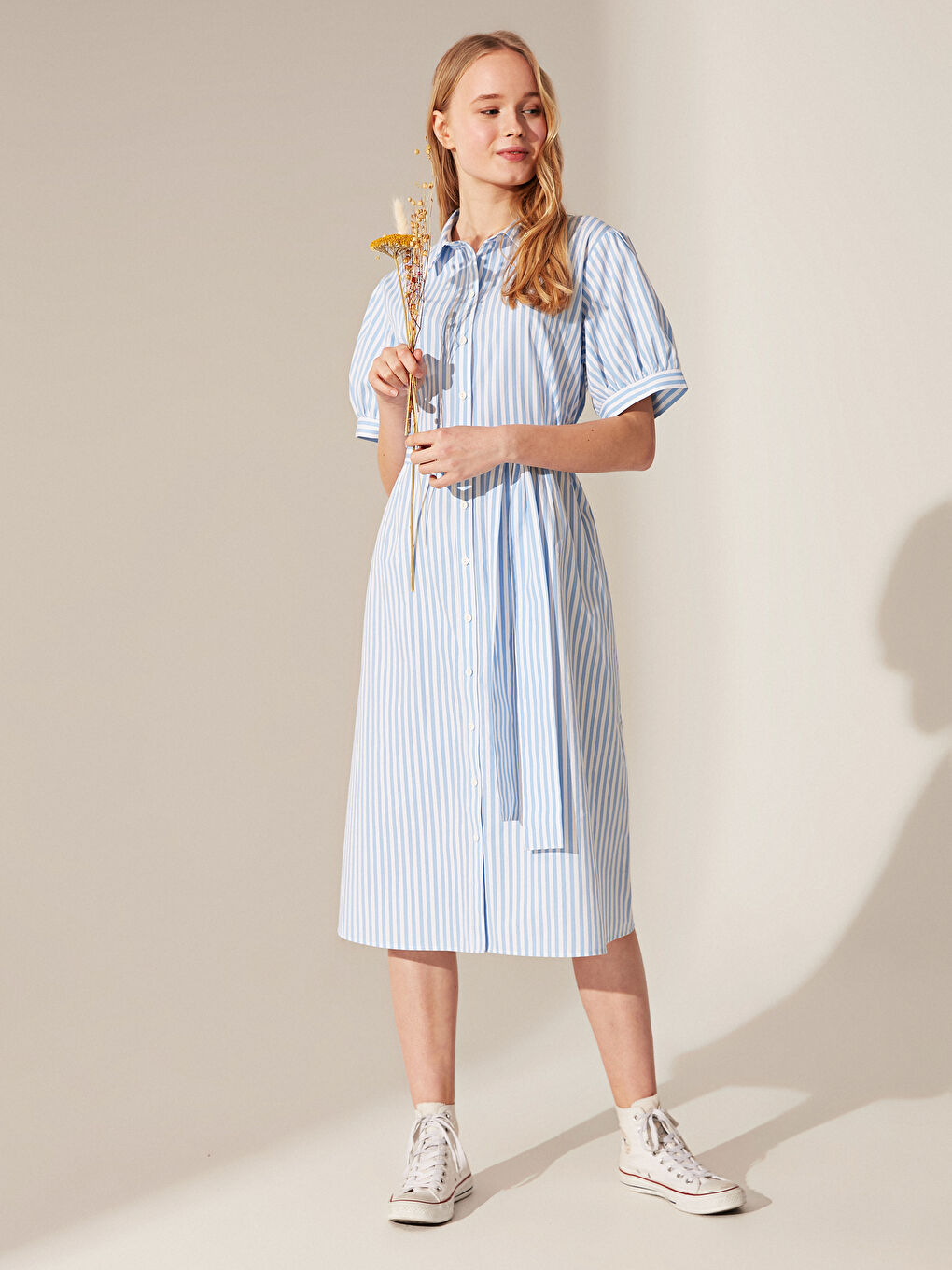 Платье-рубашка женское из поплина стандартного кроя с коротким рукавом-2