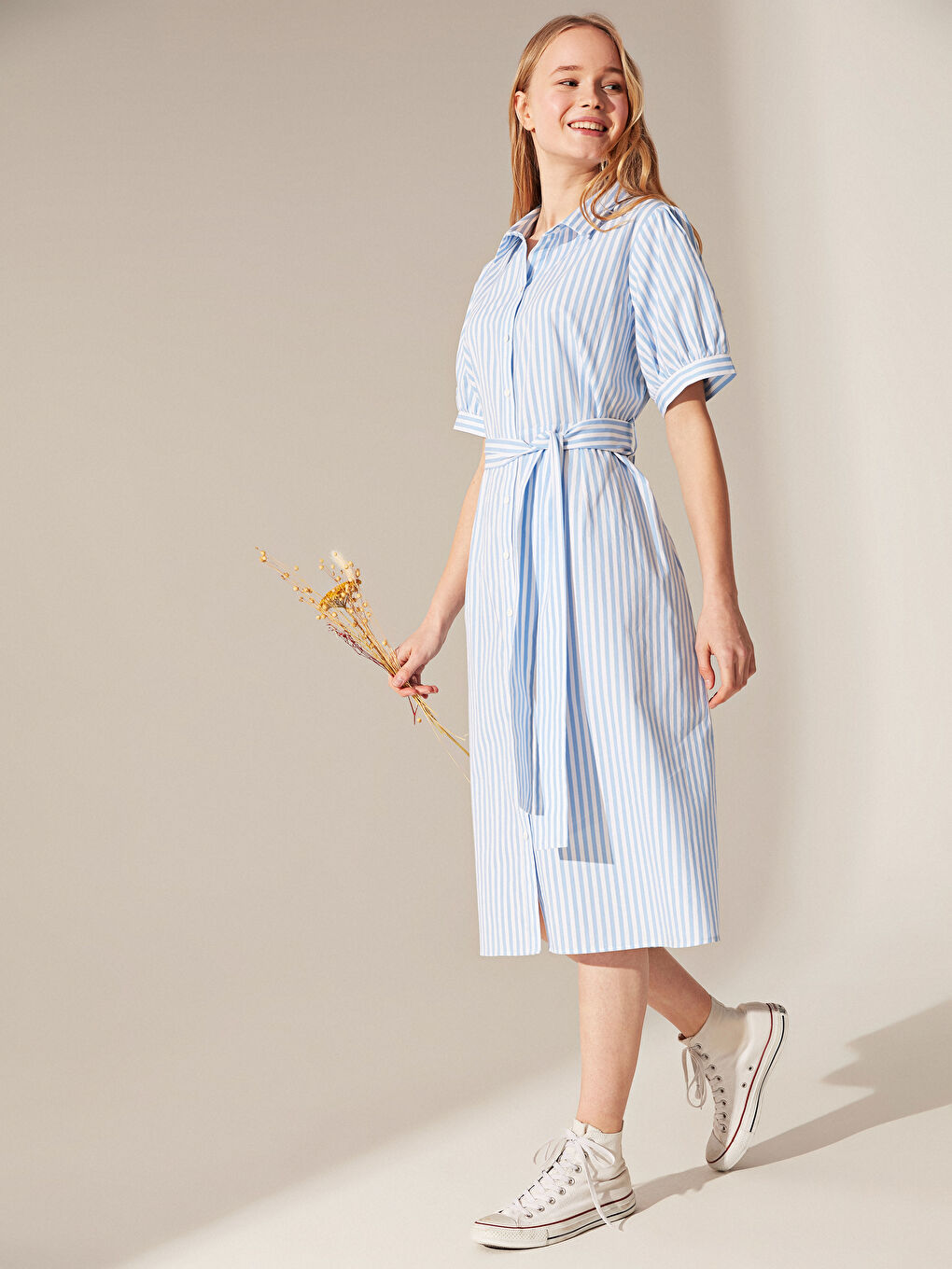 Платье-рубашка женское из поплина стандартного кроя с коротким рукавом-3