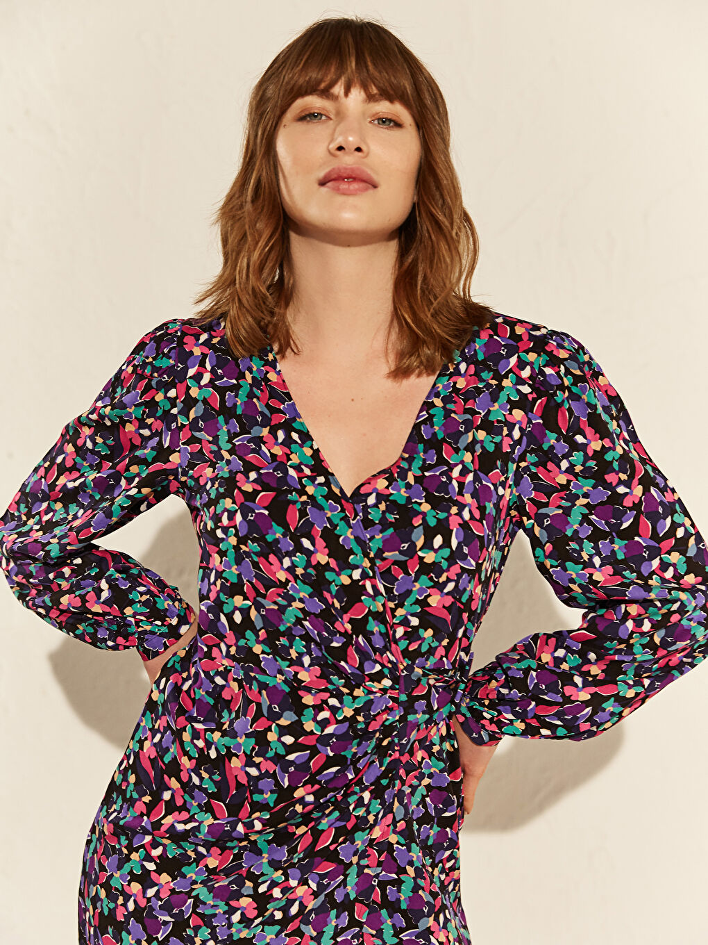 ორბორტიანი რეგულარული მორგება გრძელმკლავიანი ქალებისთვის კაბა-2