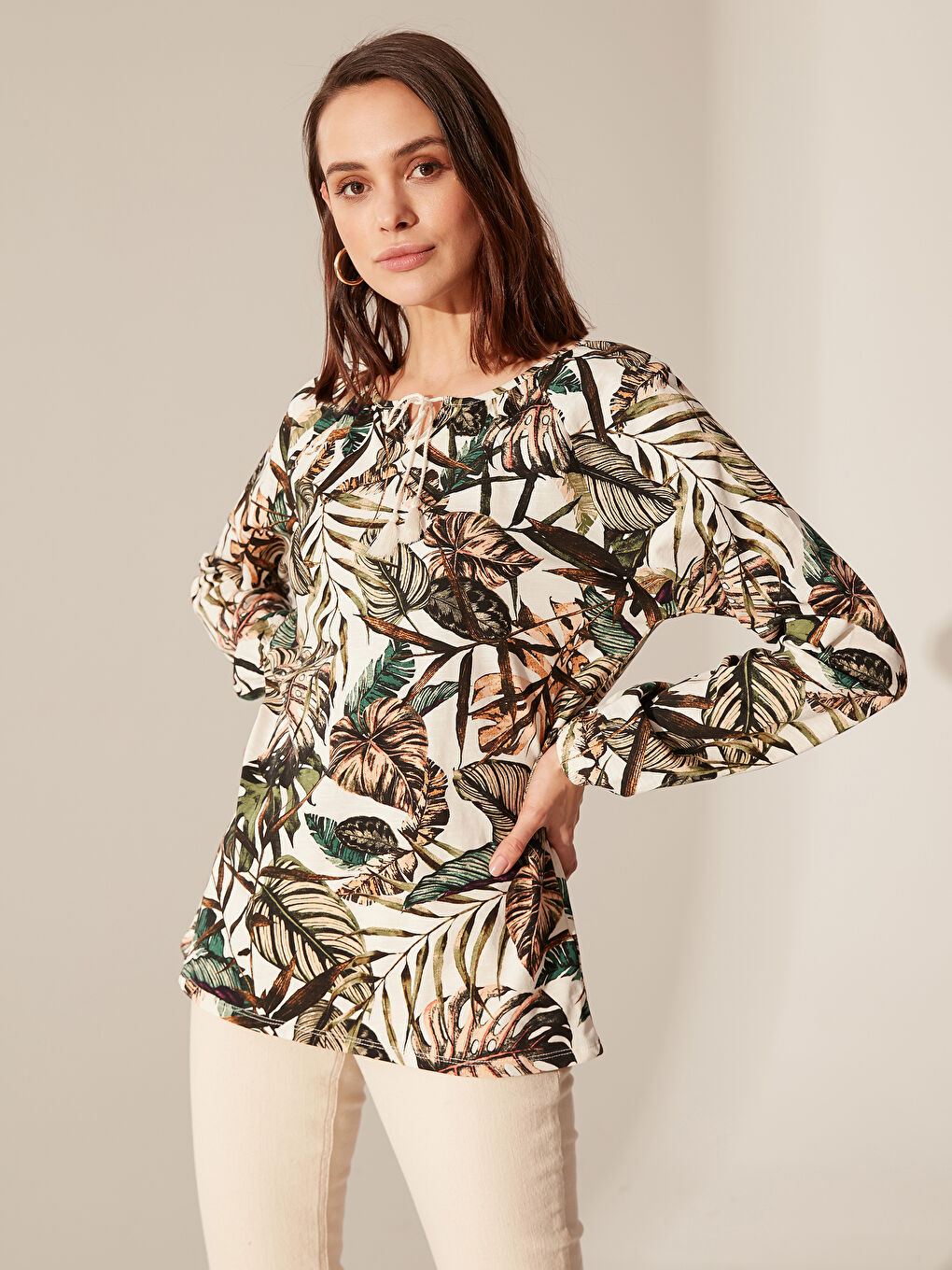 Ekru Bisiklet Yaka Desenli Uzun Kollu Kadın Tişört-1