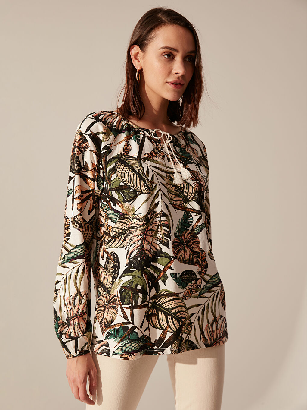 Ekru Bisiklet Yaka Desenli Uzun Kollu Kadın Tişört-2