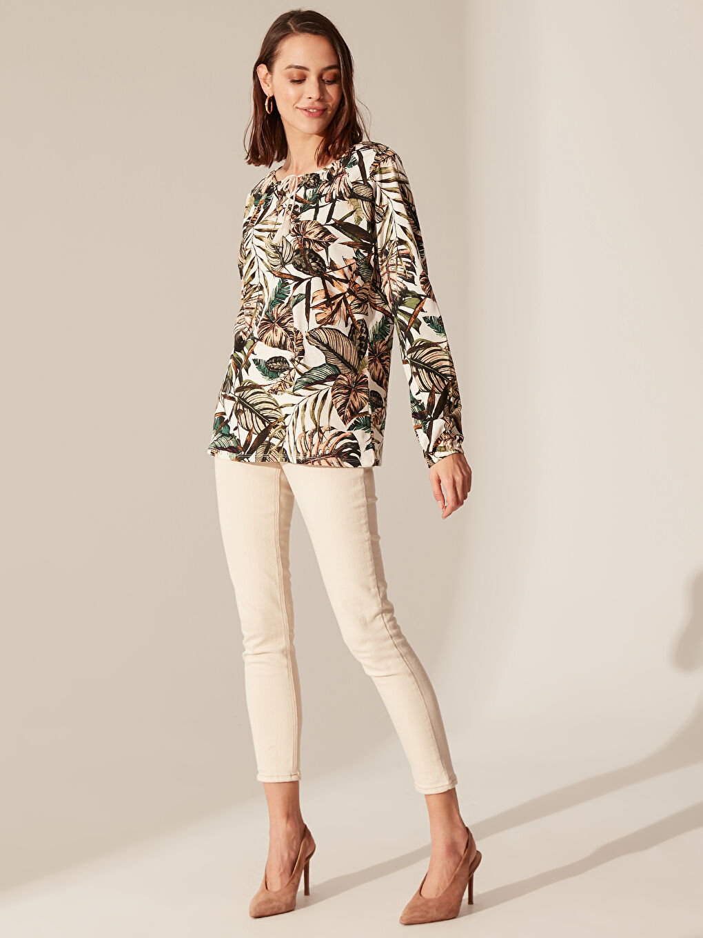 Ekru Bisiklet Yaka Desenli Uzun Kollu Kadın Tişört-4