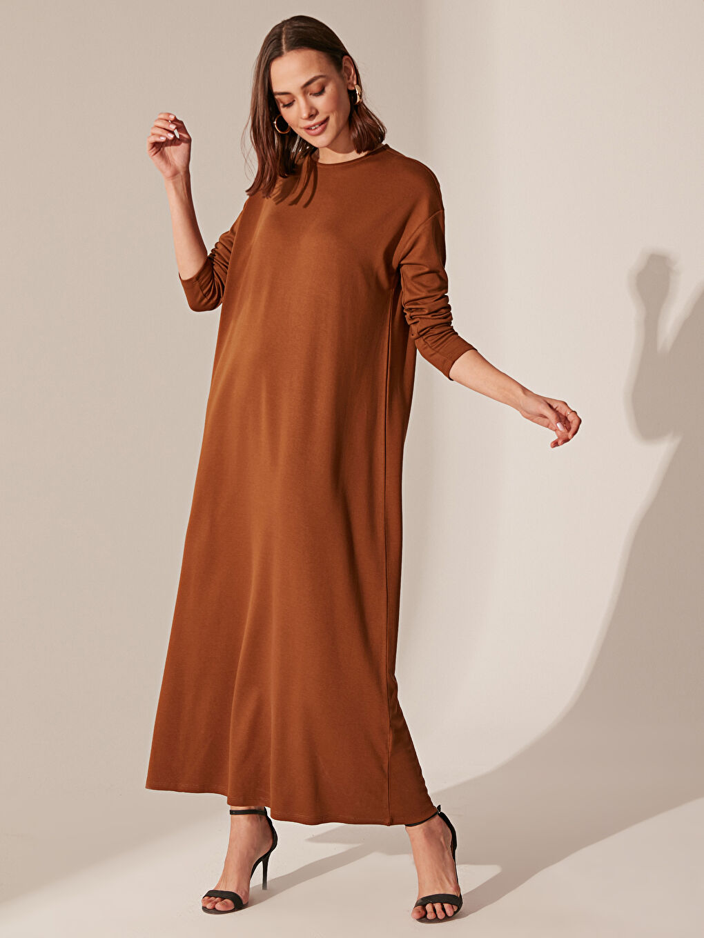 Kahverengi Uzun Kollu Kadın Elbise