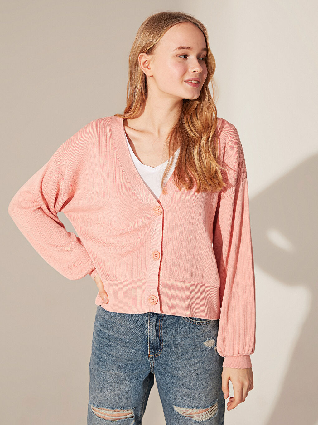 Женский кардиган с длинным рукавом стандартного кроя с v-образным вырезом