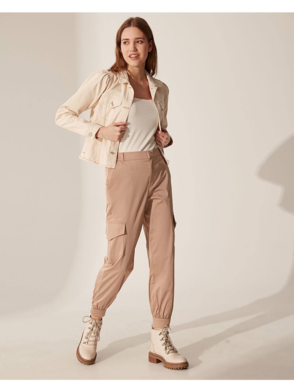 Bej Gömlek Yaka Cep Detaylı Uzun Kollu Kadın Jean Ceket-2