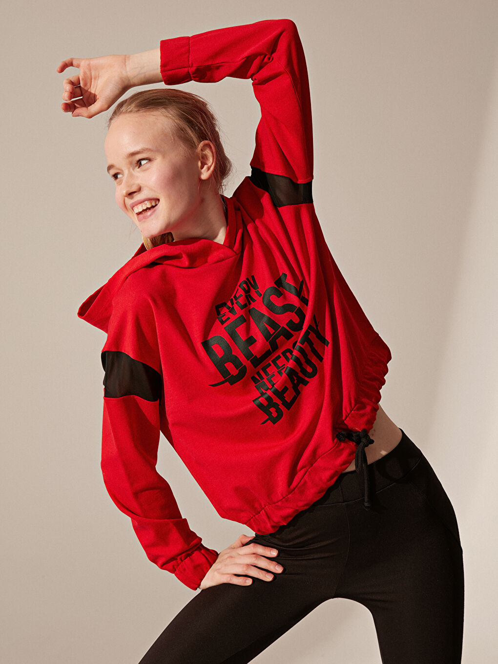 Kırmızı Kapüşonlu Uzun Kollu Kadın Sweatshirt