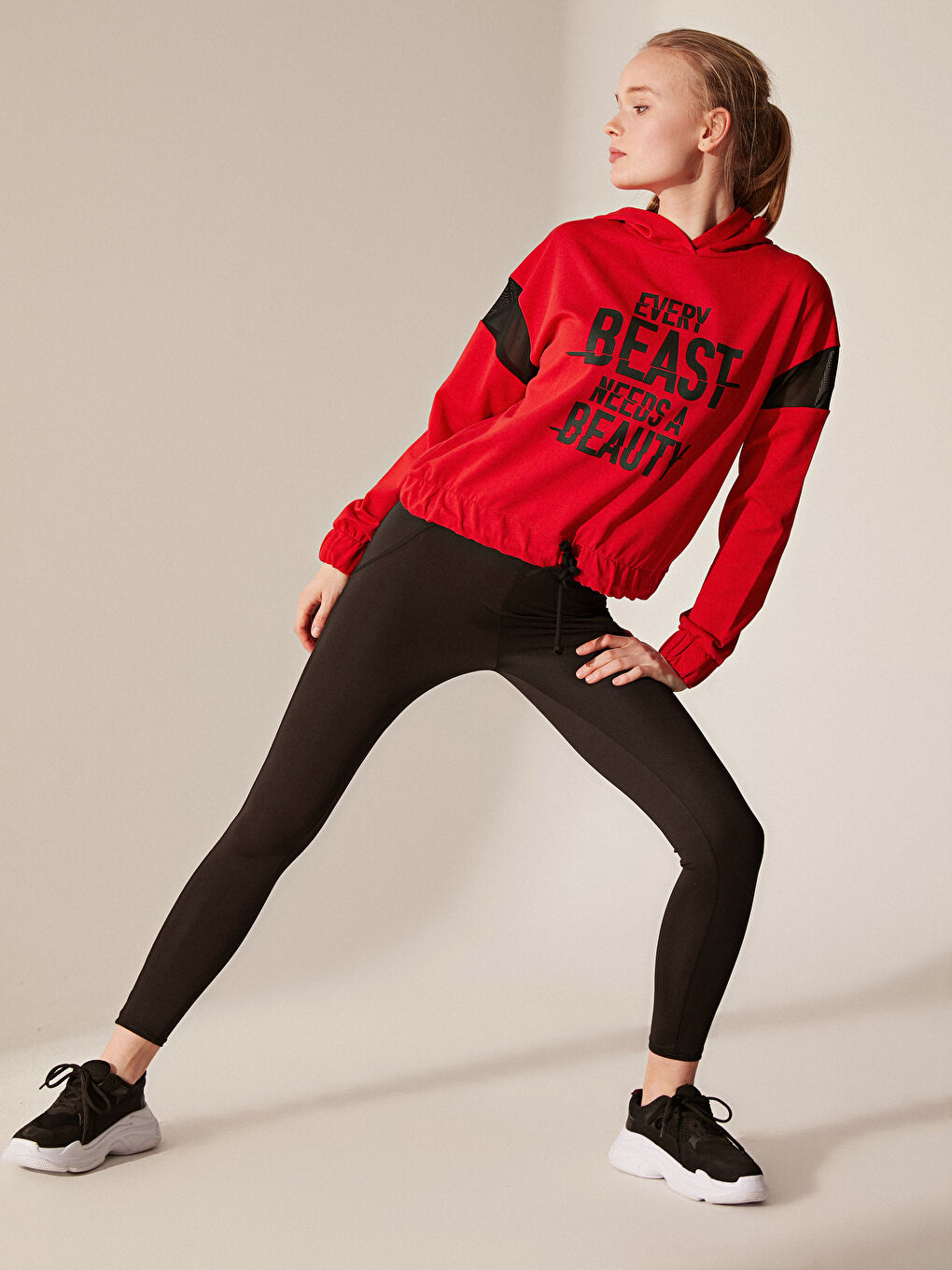 Kırmızı Kapüşonlu Uzun Kollu Kadın Sweatshirt-1