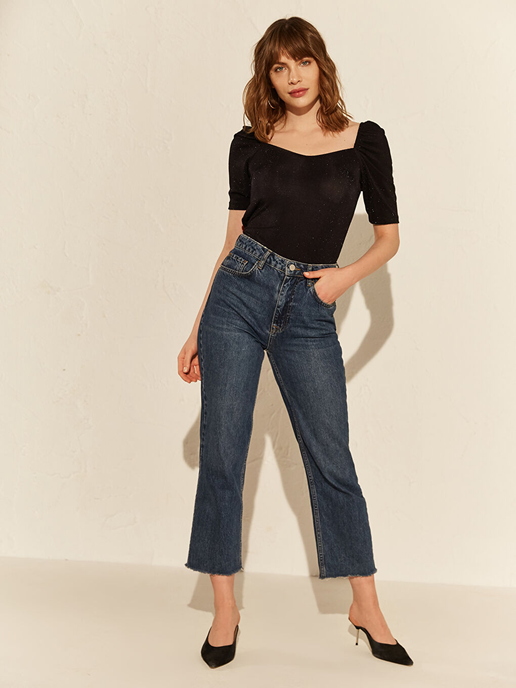 Siyah Kısa Kollu Kadın Tişört-1