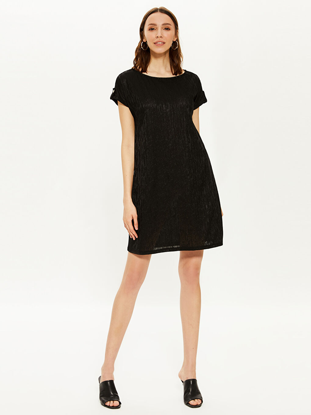 Siyah Bisiklet Yaka Kendinden Desenli Kısa Kollu Kadın Elbise