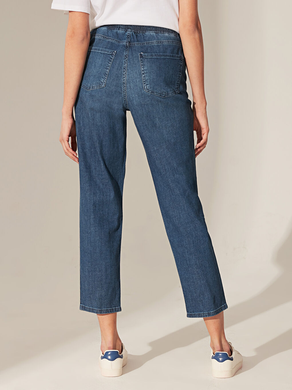 Джинсы женские стандартного кроя-2