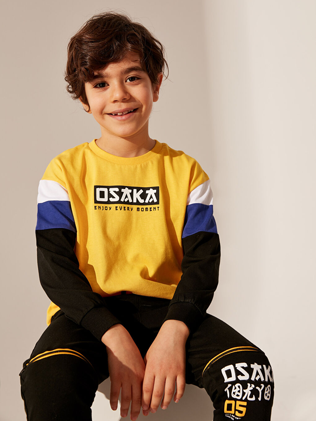 Футболка с длинным рукавом и круглым вырезом для мальчиков