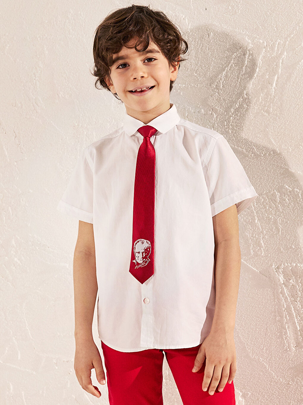 Beyaz Kısa Kollu Basic Erkek Çocuk Gömlek ve Atatürk Baskılı Kravat
