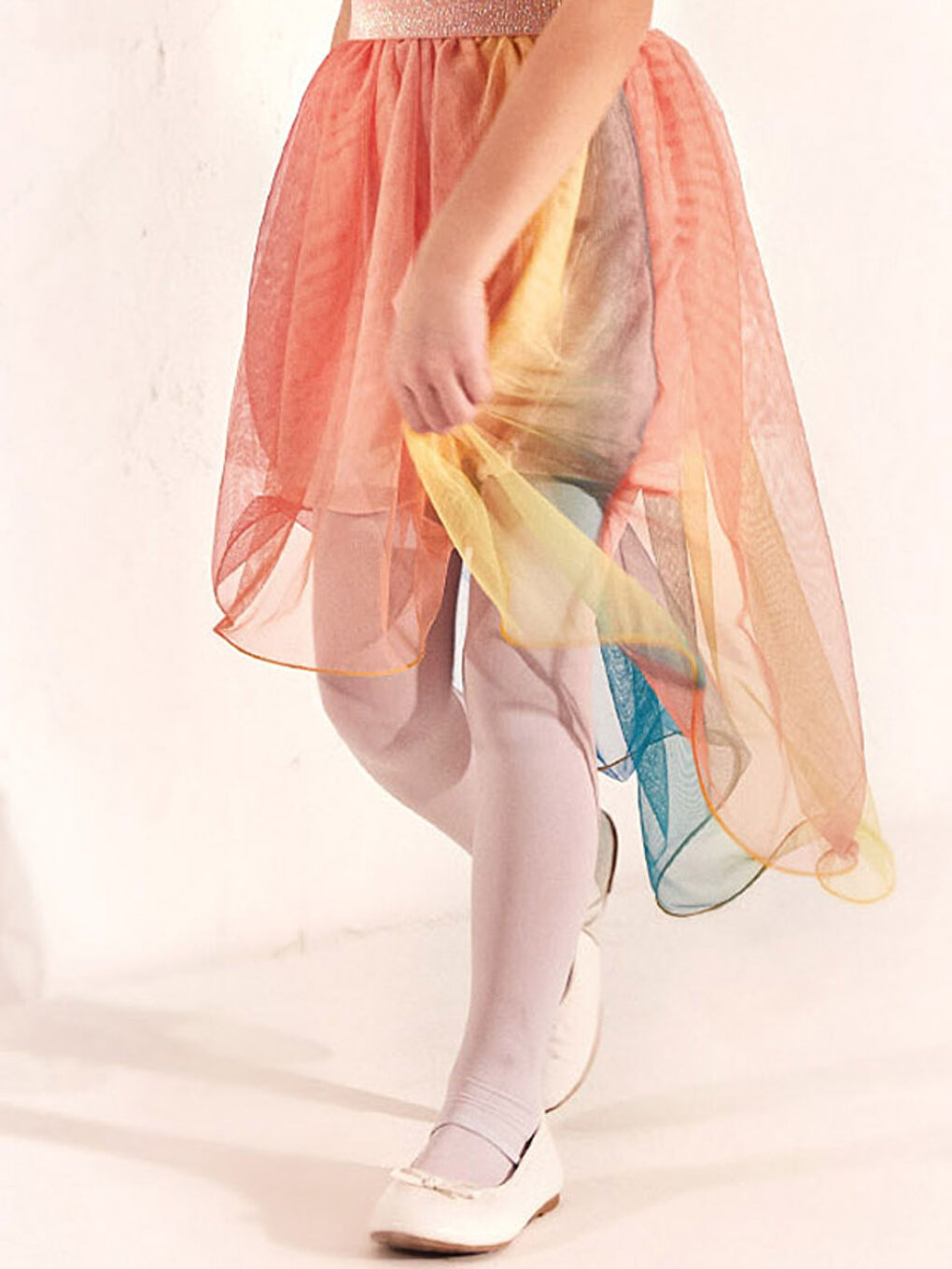 Beyaz Fiyonk Detaylı Lastikli Kız Çocuk Babet