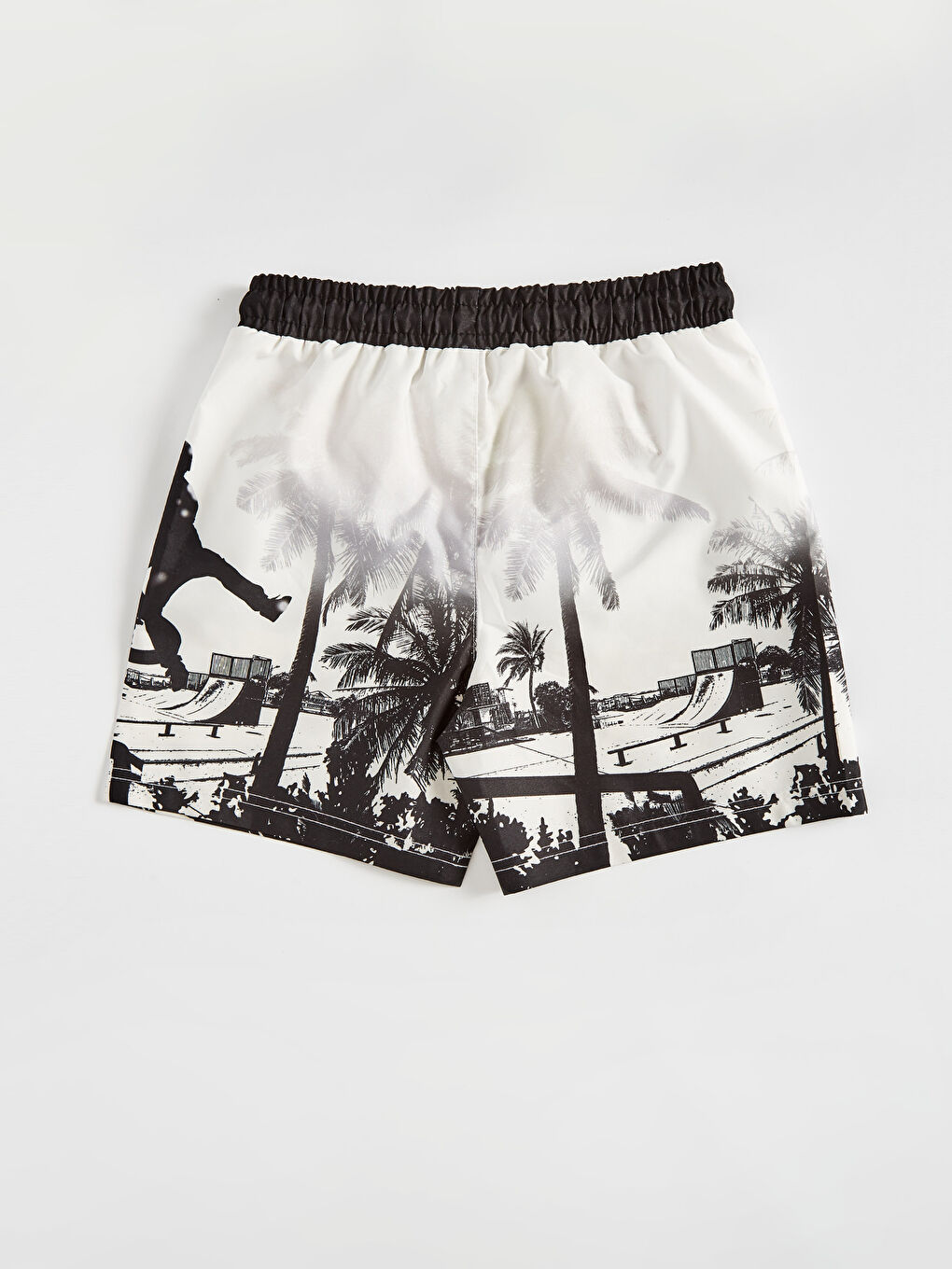 Beyaz Erkek Çocuk Hızlı Kuruyan Deniz Şortu-1