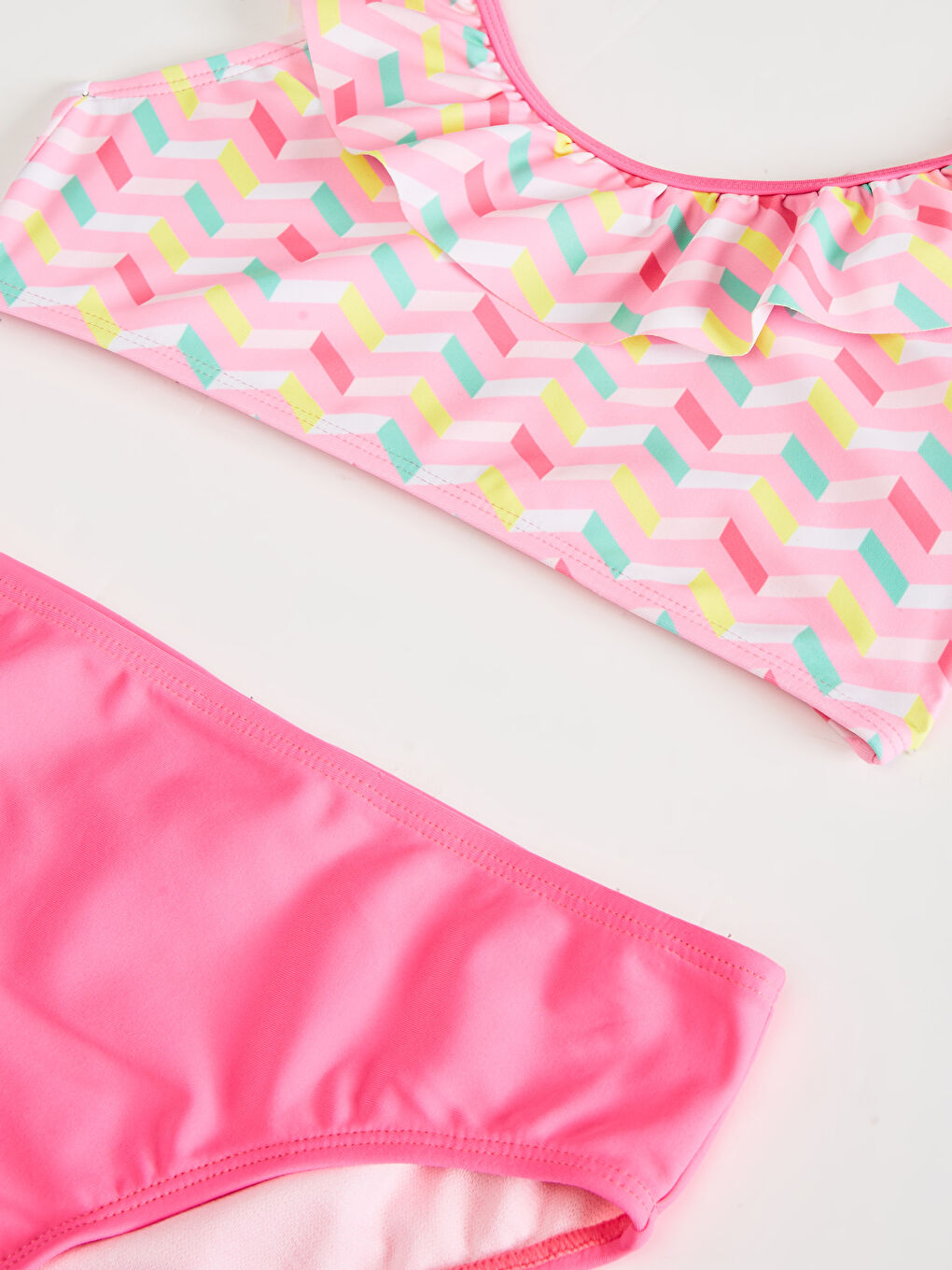 LCW Kids Ensemble Bikini 3 Pièces en Tissu Flexible avec Détails à Volants -0S7098Z4-LT4