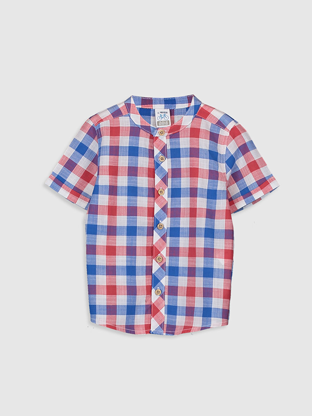 قميص أحمر طفل صغير