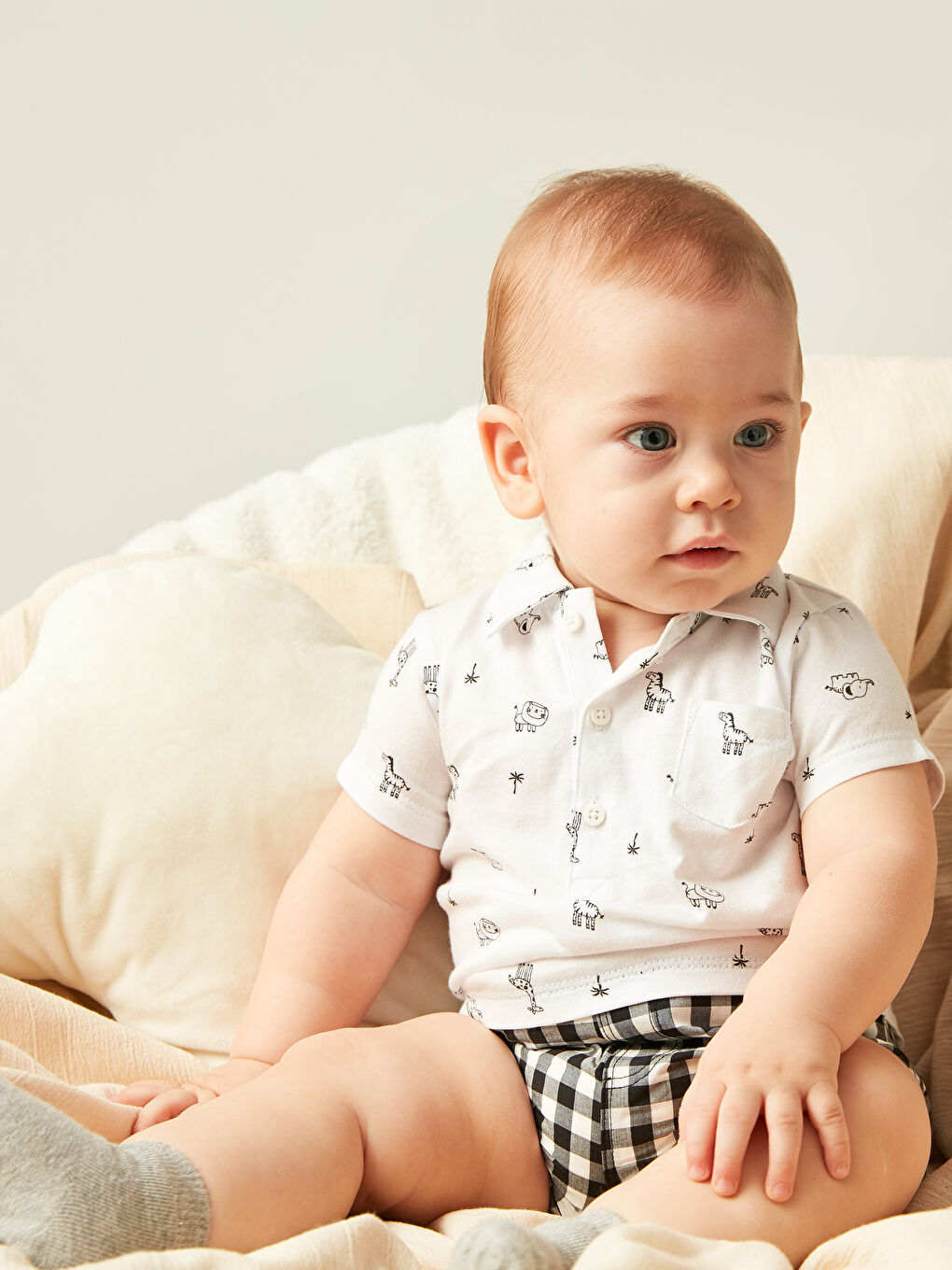 Beyaz Polo Yaka Kısa Kollu Erkek Bebek Tulum