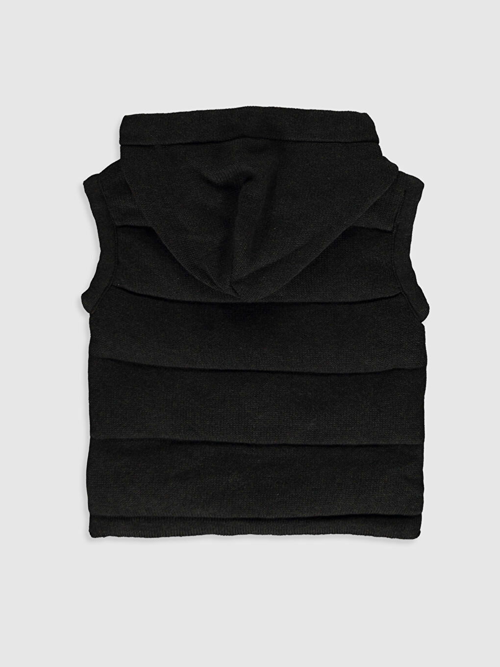 Жилет для мальчика с капюшоном-1