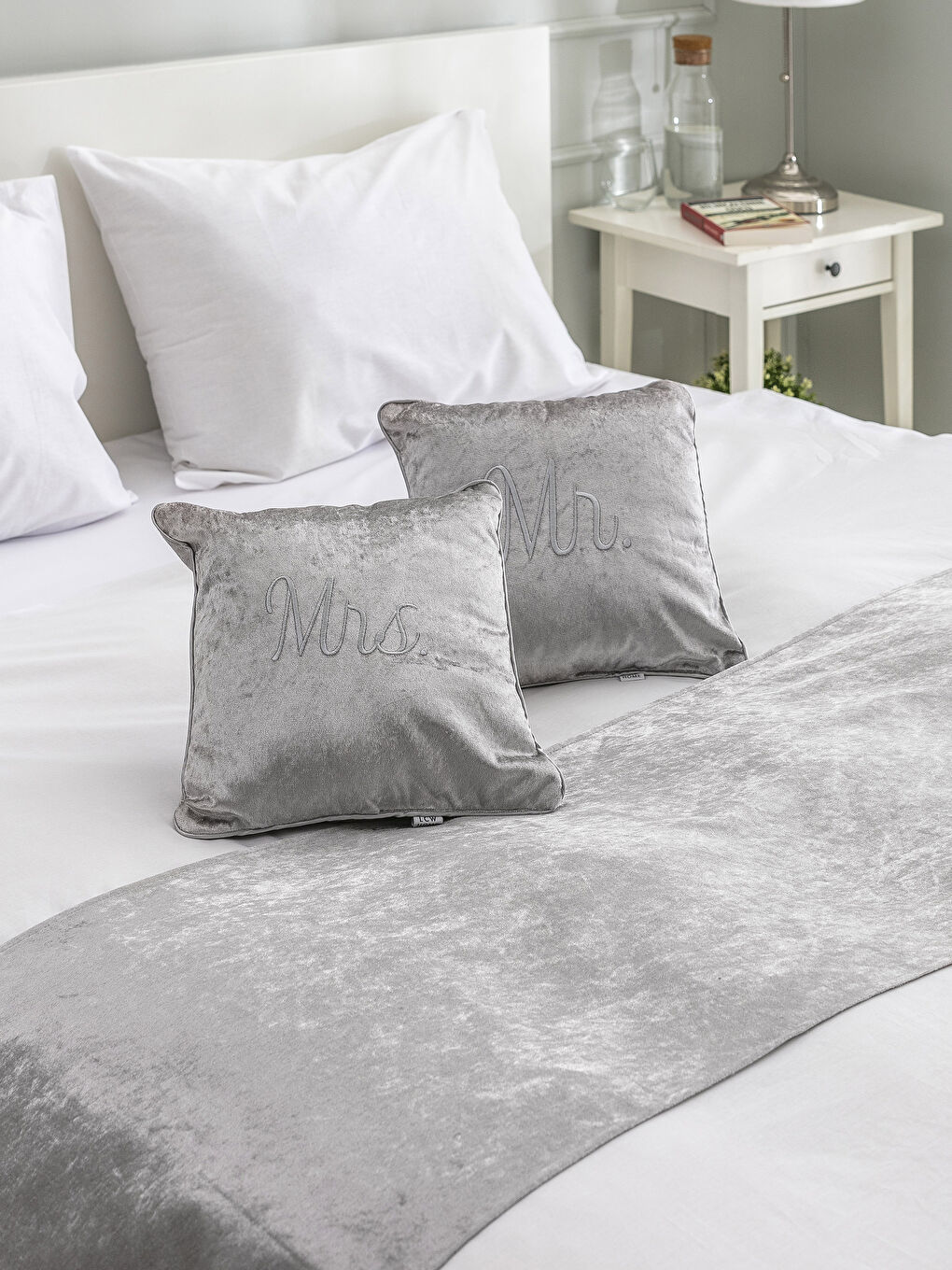 Gri Yatak Runnerı ve 2 Kırlent-1