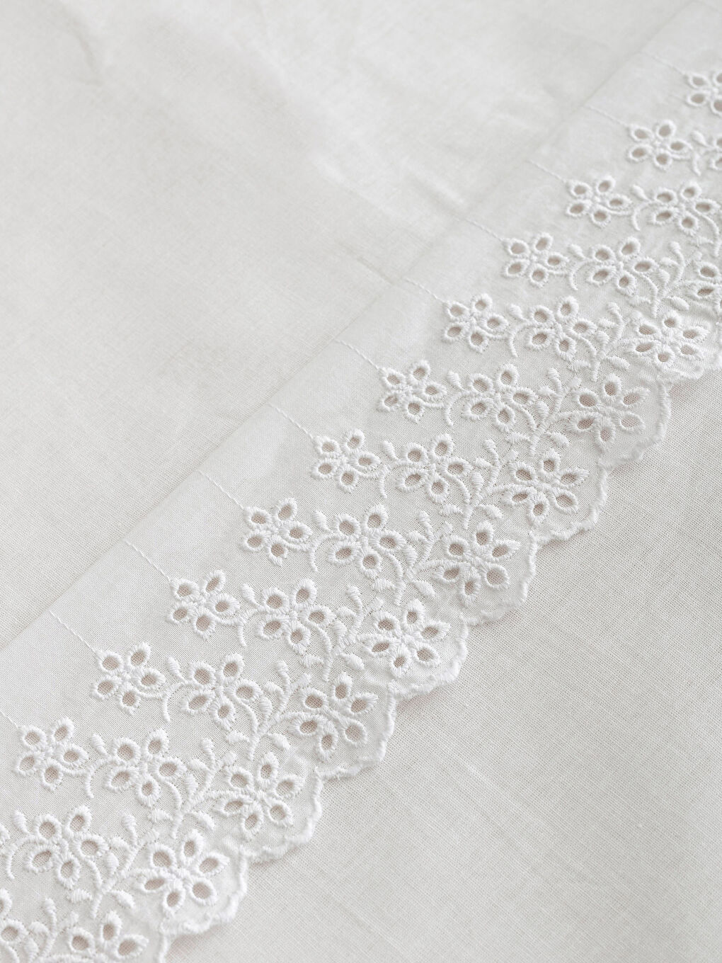 Beyaz Çift Kişilik Nevresim Takımı-3