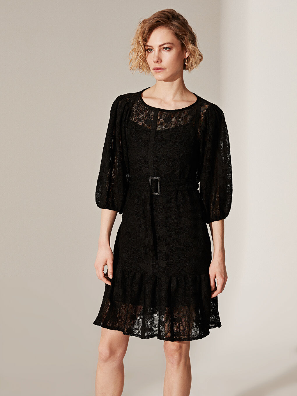 Siyah Kayık Yaka Standart Fit Dantel Kadın Elbise