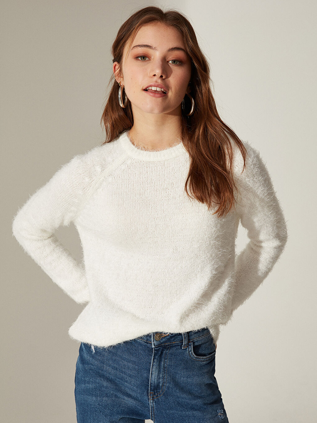 سترة تريكو كم طويل عادي بياقة دائرية للسيدات