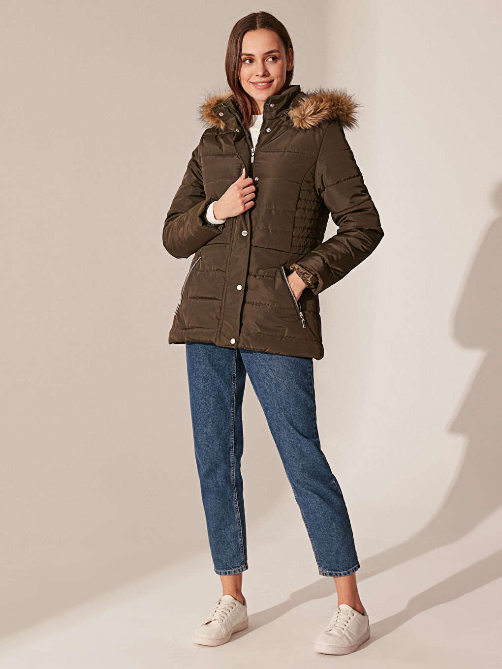 Doudoune pour Femmes avec Capuche et Manches Longues-4