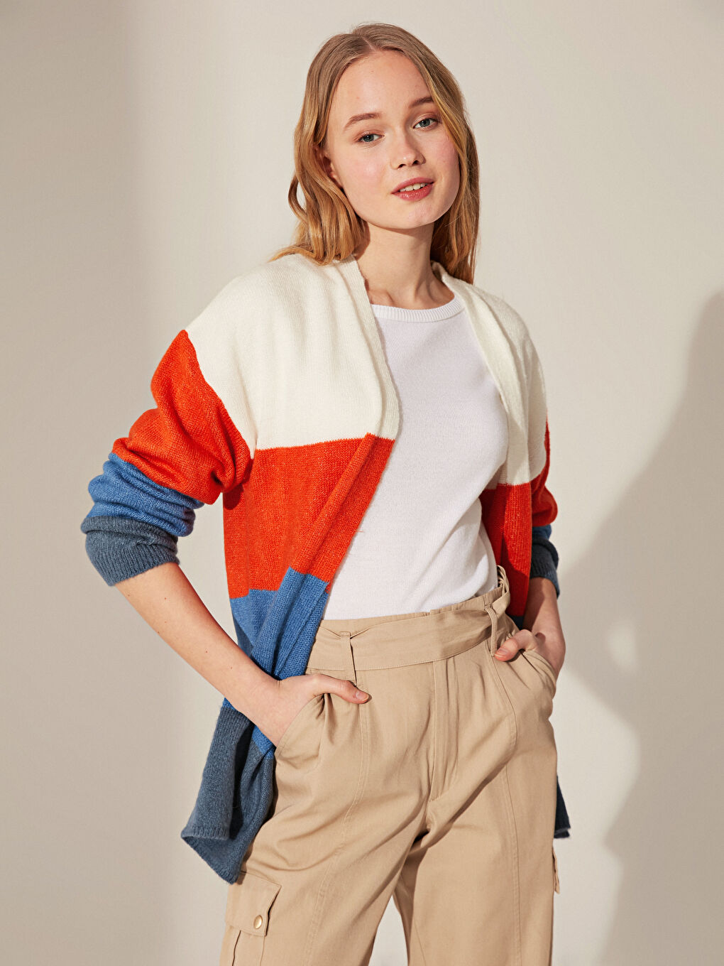 Женский кардиган стандартного кроя с длинным рукавом